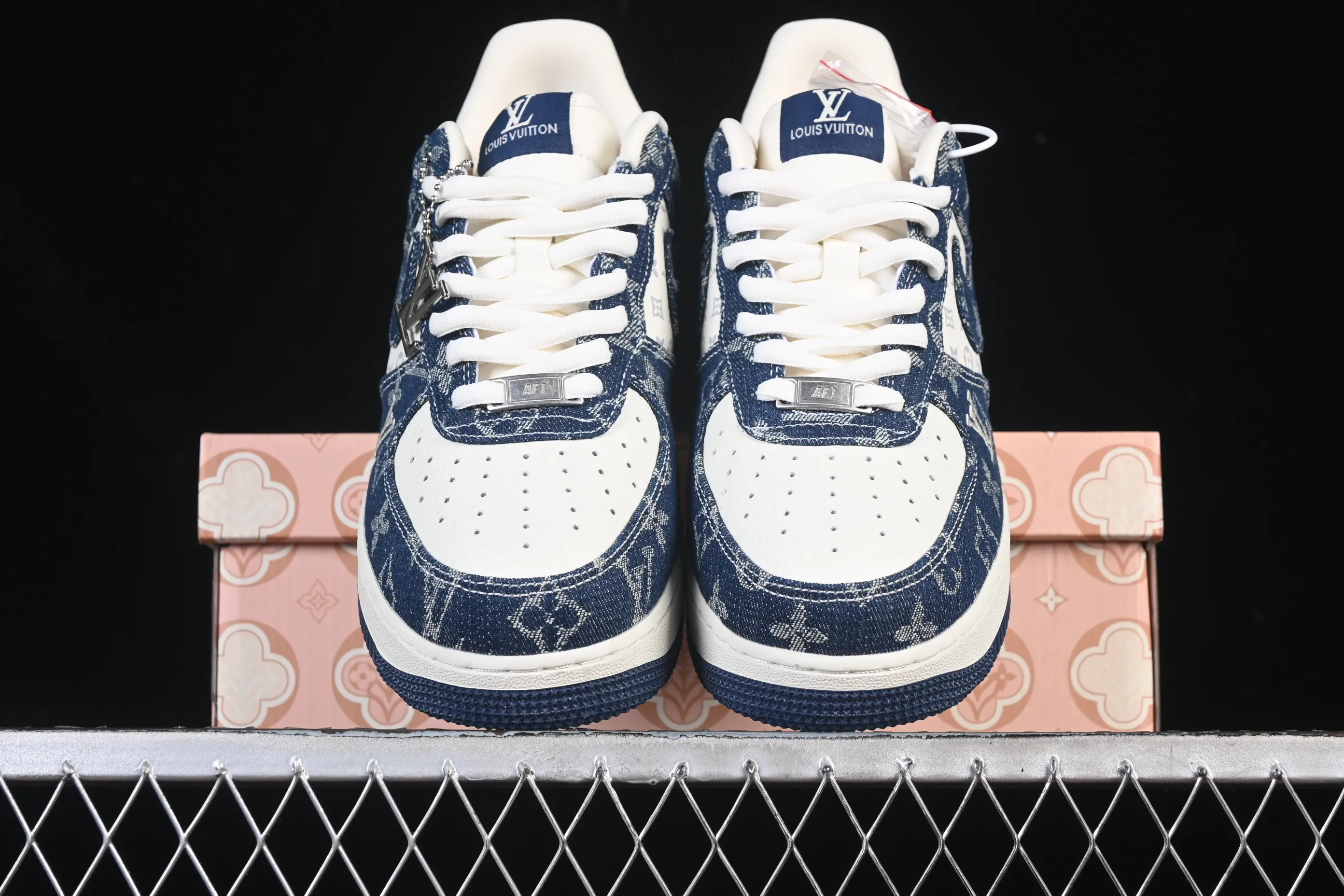 All categories Nk Air Force 1 Air Force series Nk Air Force 1 Low Air Force low-top Nike Air Force 1'07 Low LV joint white and blue Air Force 1 low-top casual sneakers YF9511-811